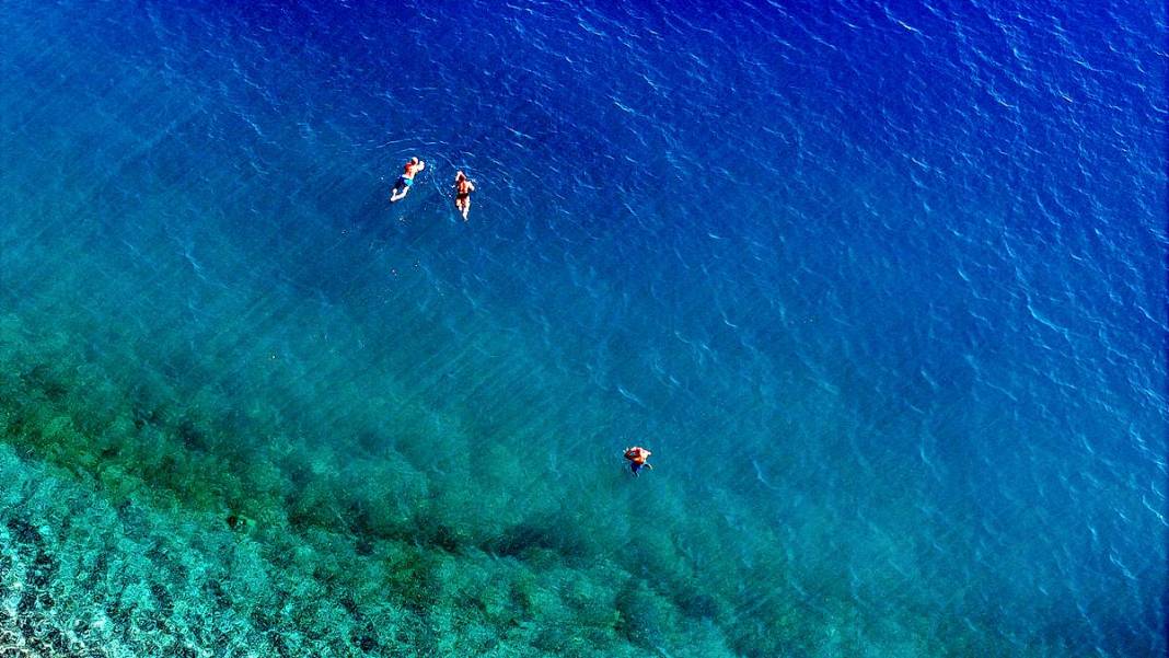 O kent iki mevsimi aynı anda yaşadı: Bir yanda kar, diğer yanda deniz keyfi! Dağ, tepe, sahil, deniz doldu taştı 10